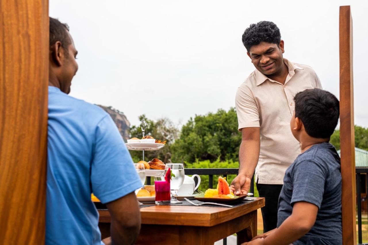 Sigiriya King'S Resort ภายนอก รูปภาพ