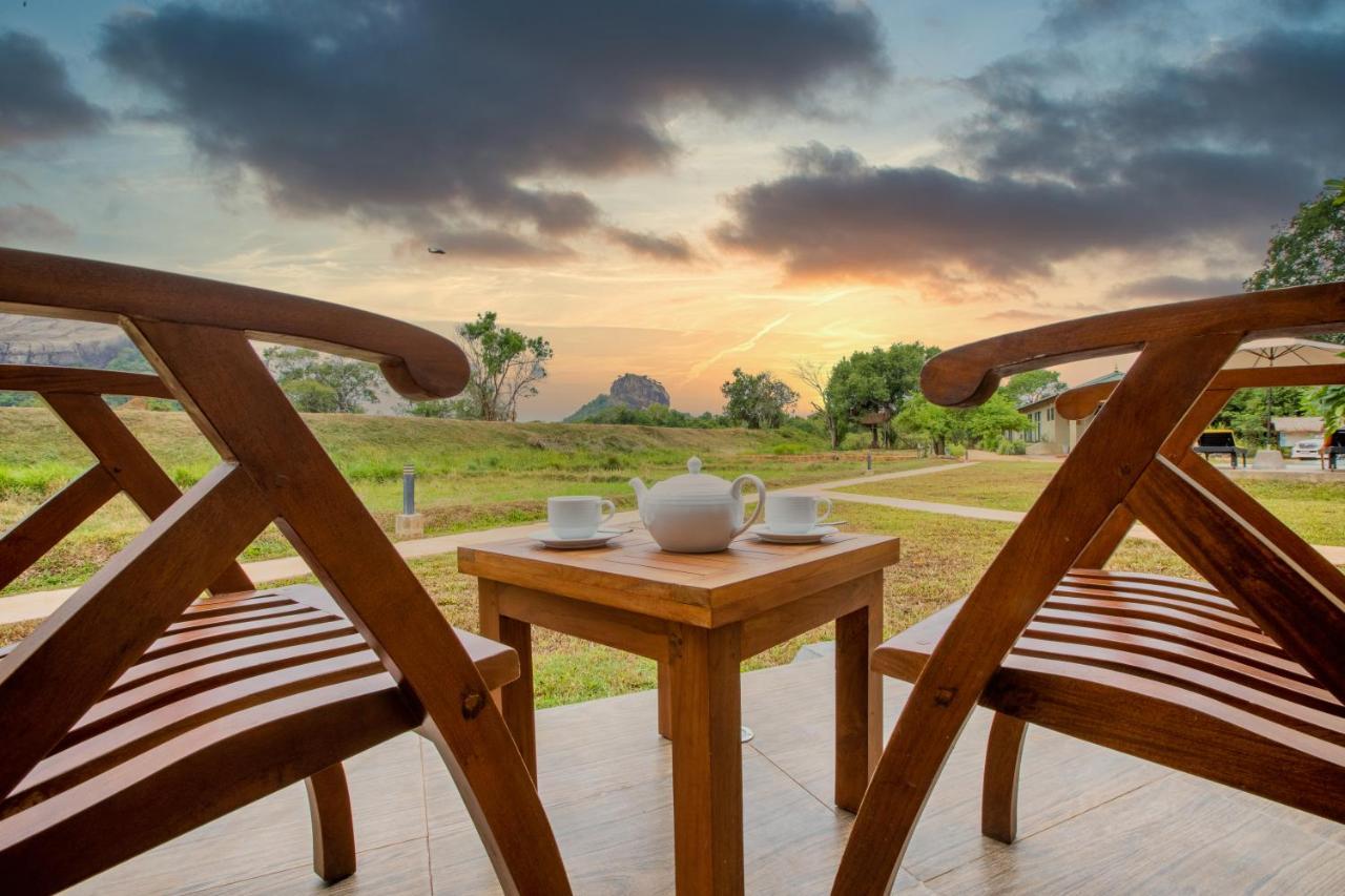 Sigiriya King'S Resort ภายนอก รูปภาพ