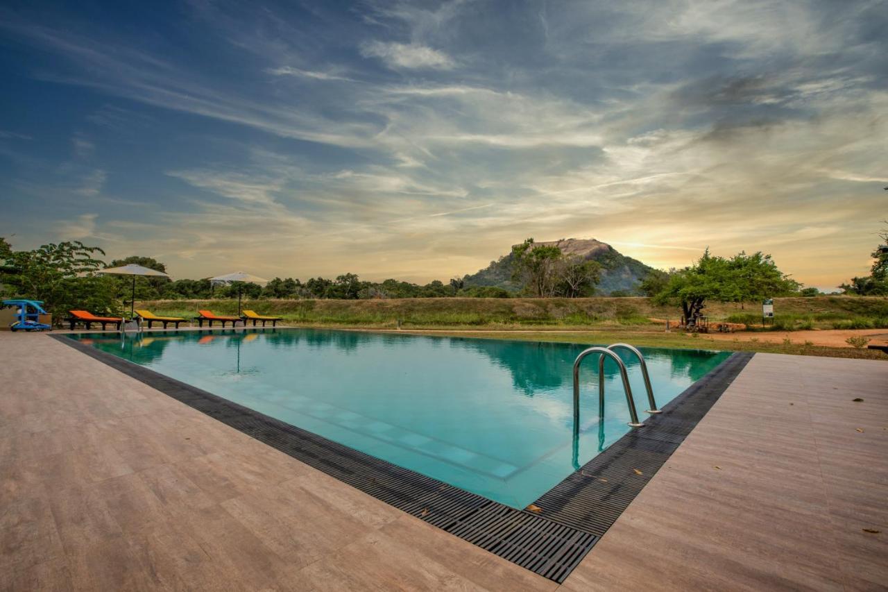 Sigiriya King'S Resort ภายนอก รูปภาพ